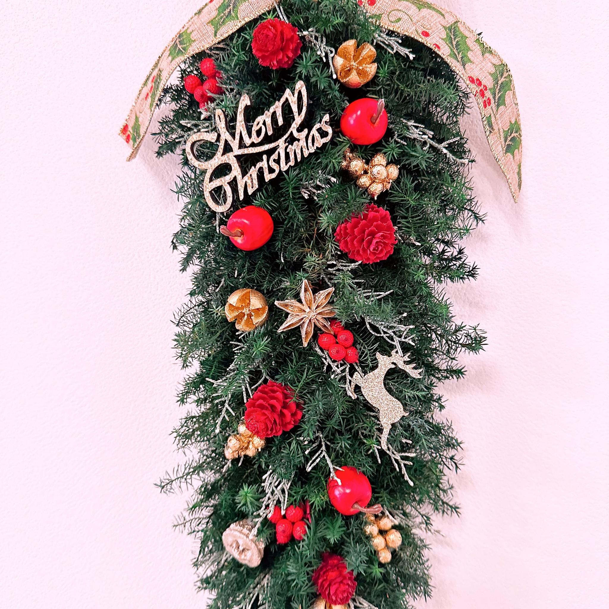 【早割り】クリスマスガーランド 赤とゴールドの華やかな 縦長スワッグ 壁飾り クリスマスインテリア 冬の贈り物 ギフト | 4枚目